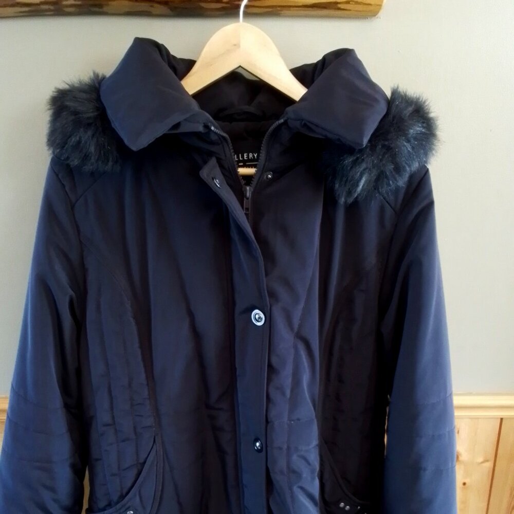 Gallery Fen Nelli Woman's Black winter coat